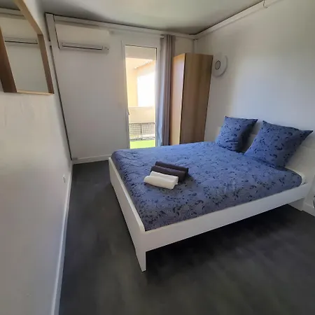 4 Pers Piscine, Apartman *